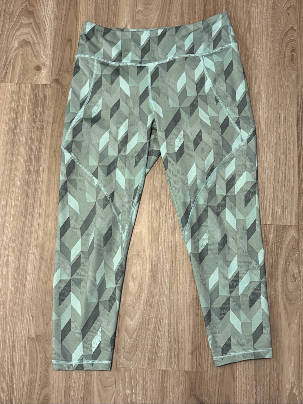 Patagonia Geometric Mint Green & Gray Cropped Leggings - Size M